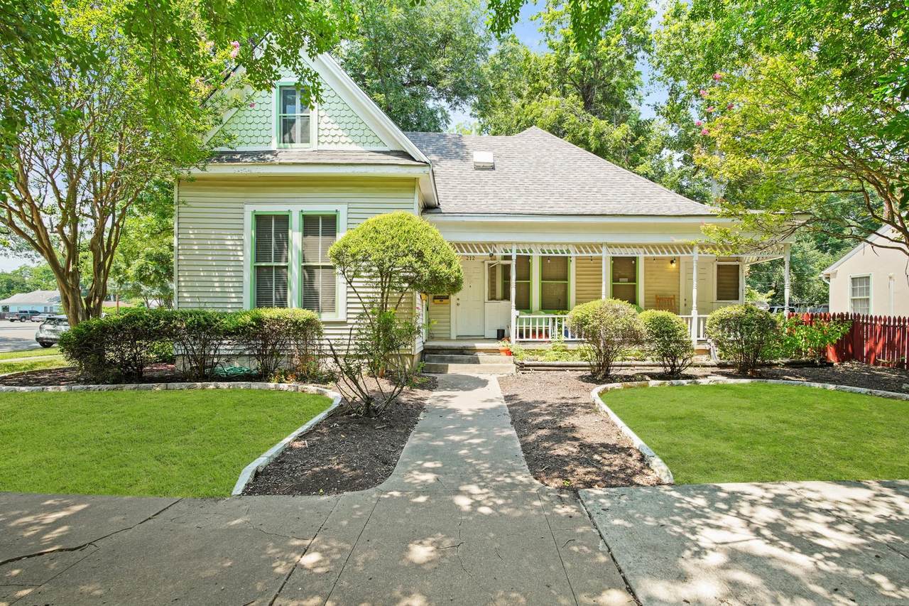 212 43rd St - Photo 1