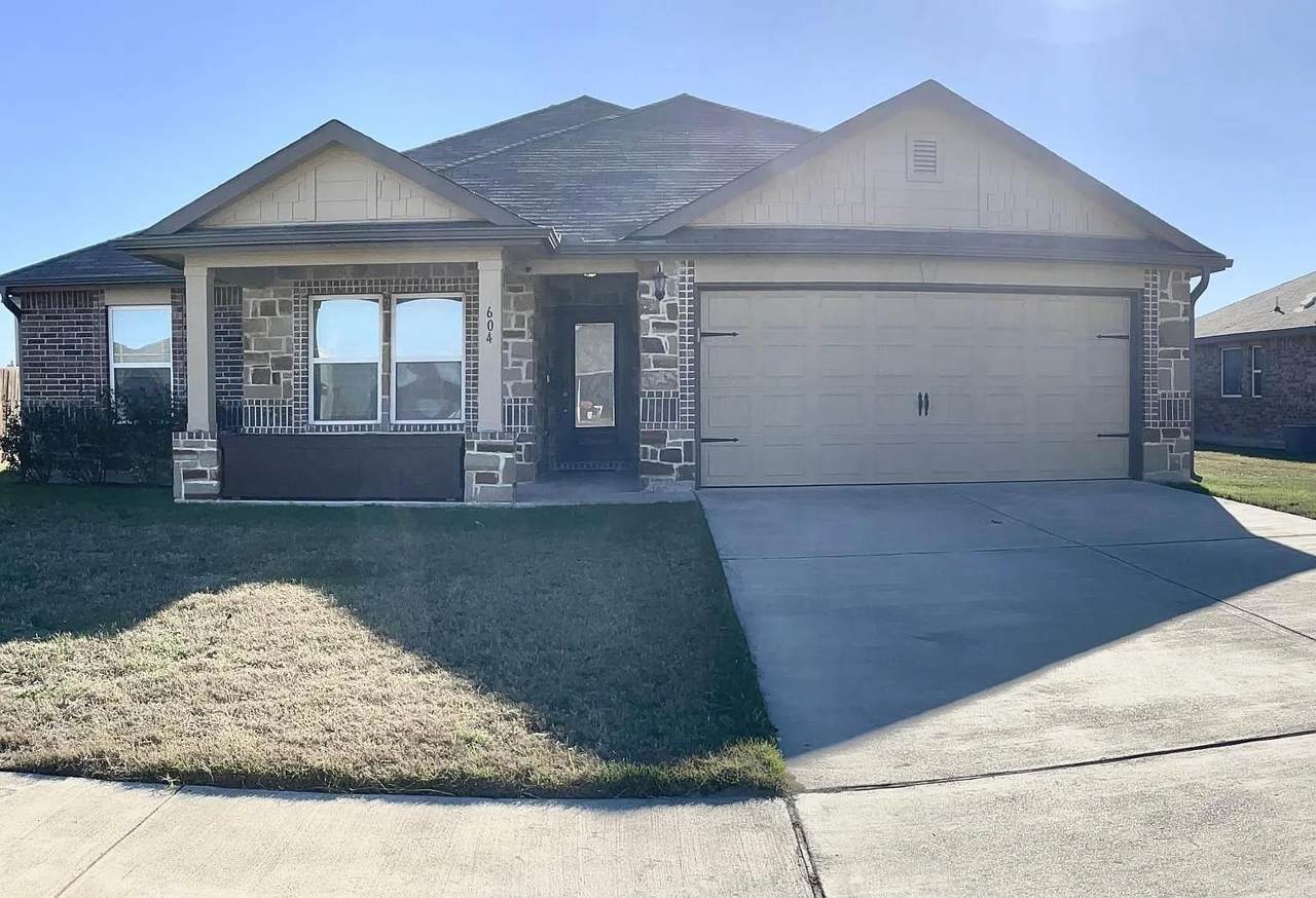 604 Vega Ln - Photo 1
