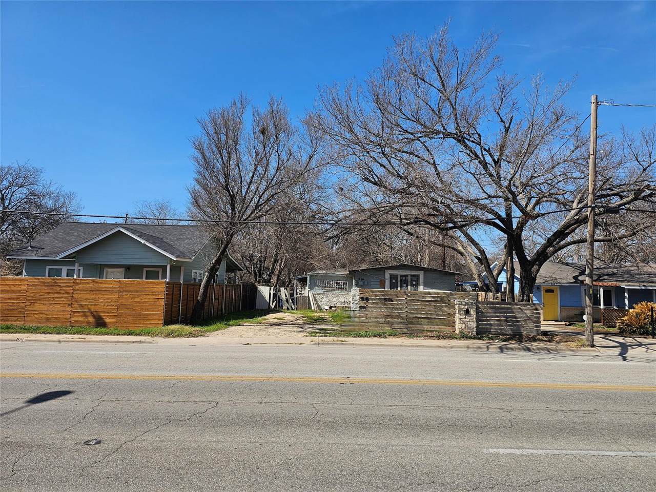 516 Montopolis Dr - Photo 1