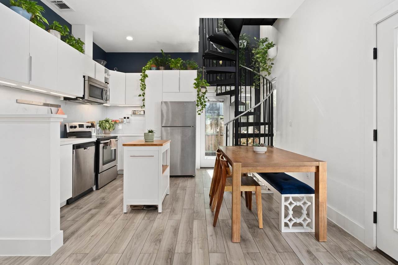 5502 Avenue F - Photo 1
