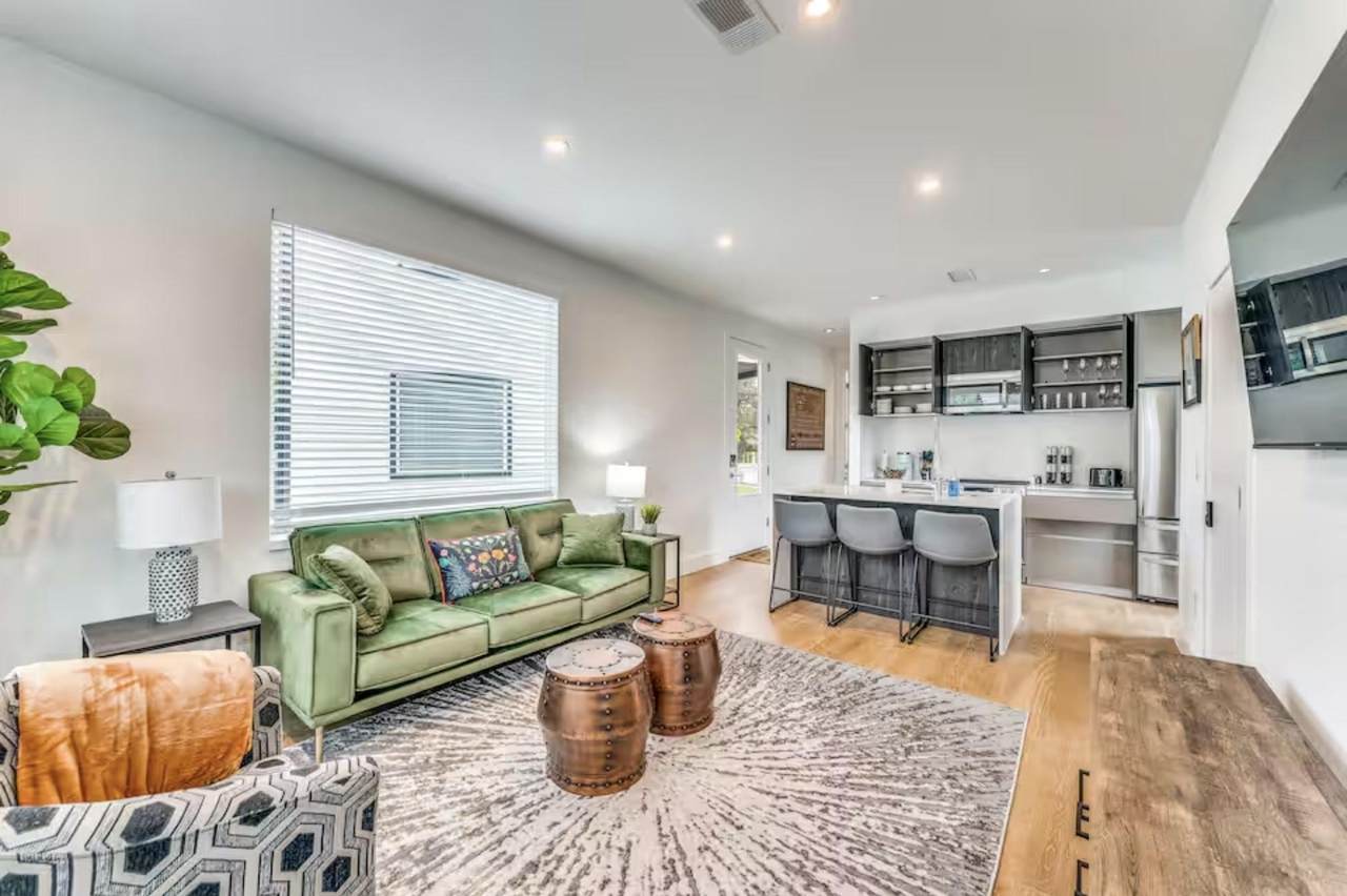 2406 10th St - Photo 1
