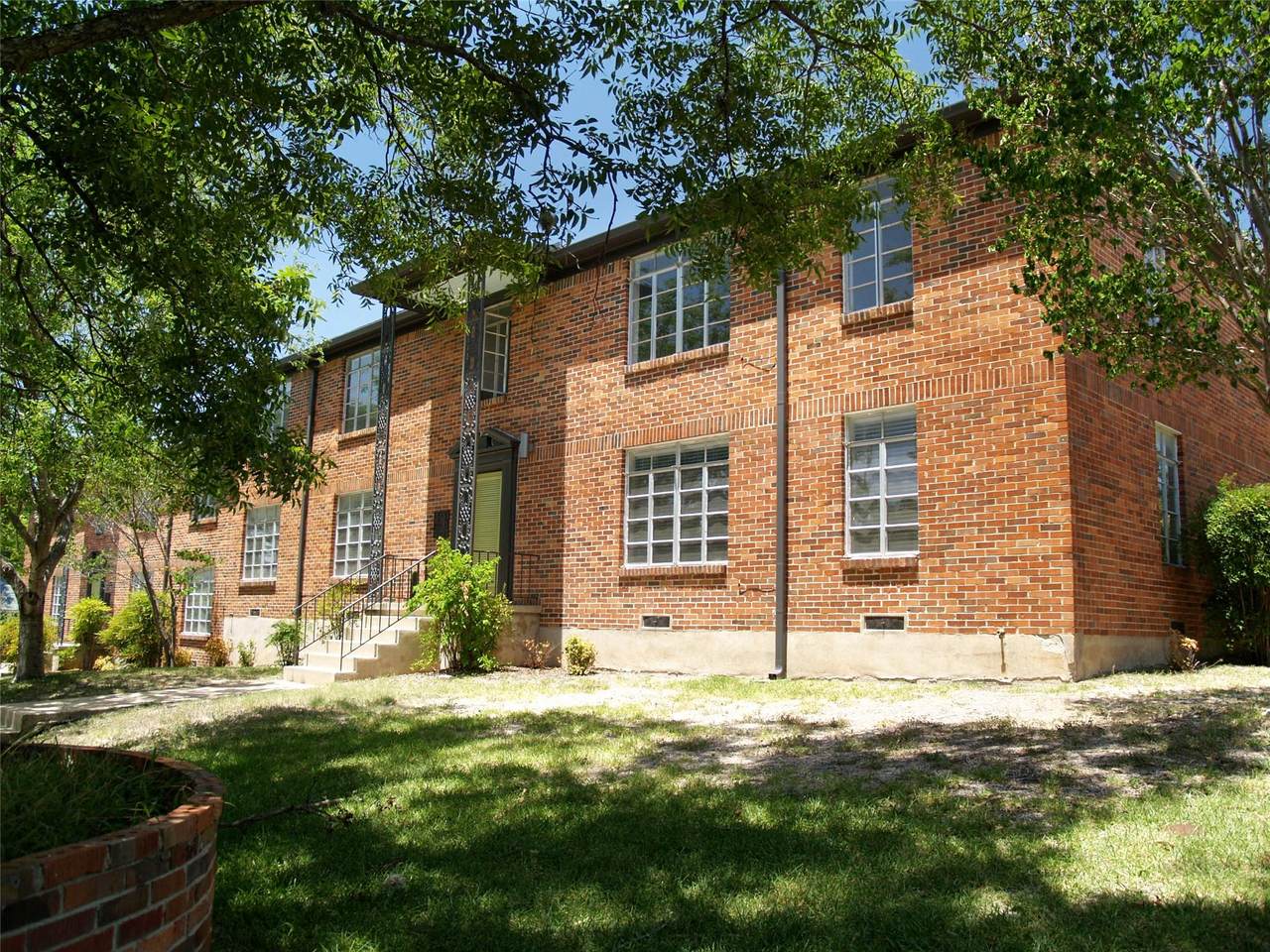 3206 Tom Green St - Photo 1