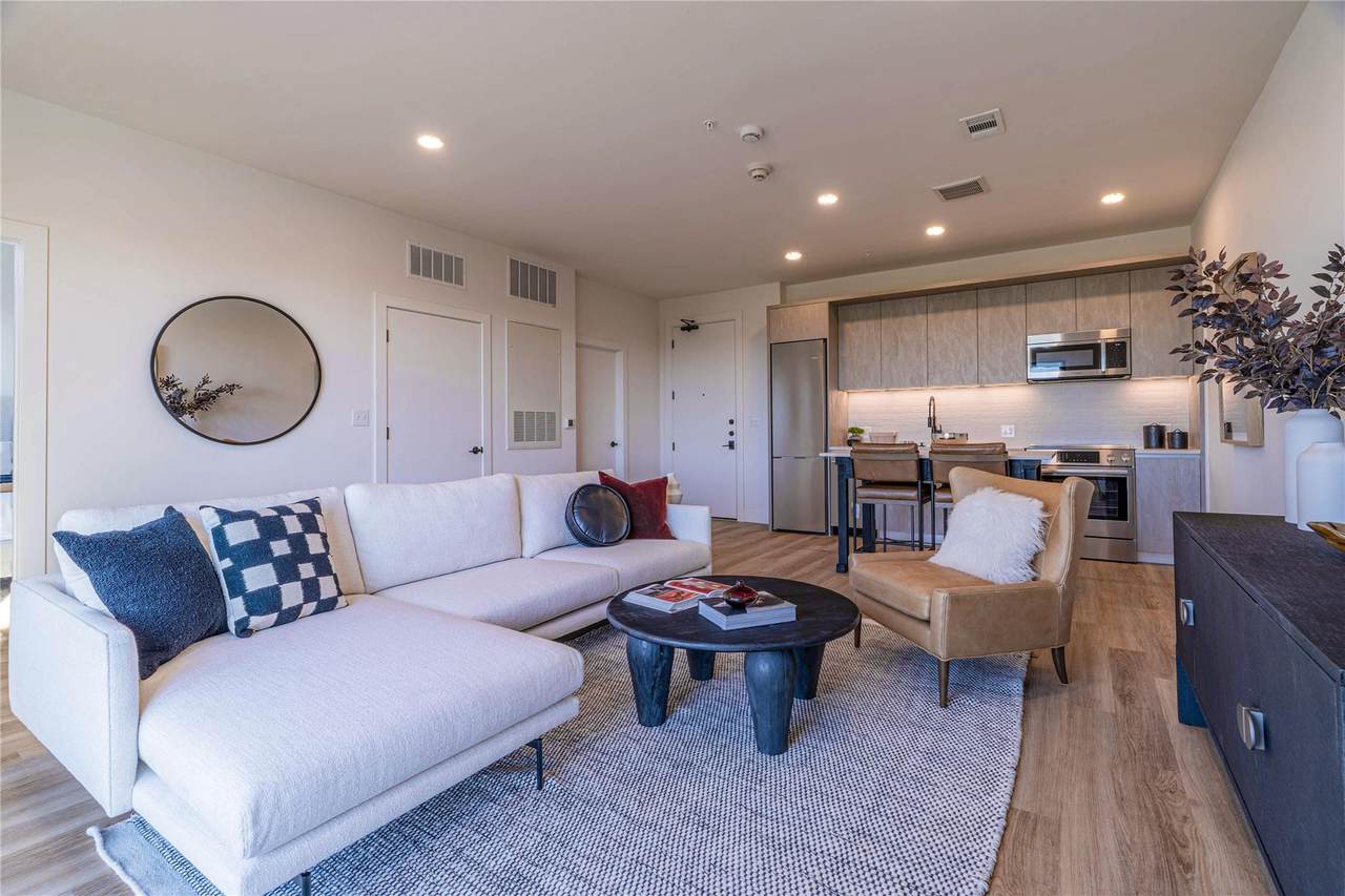 4315 Congress Ave - Photo 1