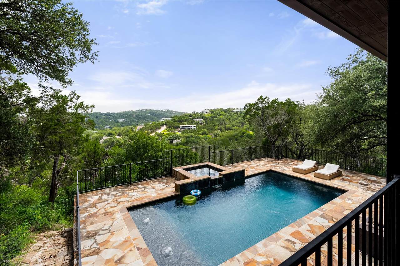411 Skyline Dr - Photo 1