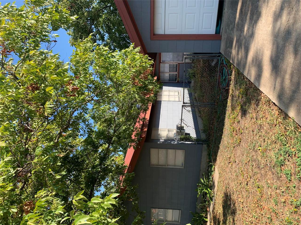 709 W 11Th St - Photo 1