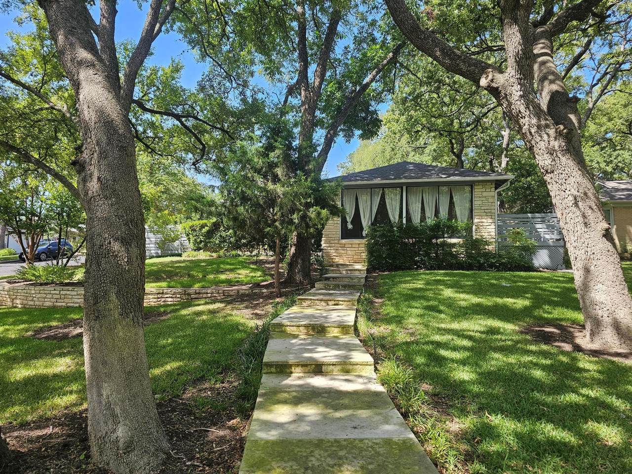 1407 Wilshire Blvd - Photo 1