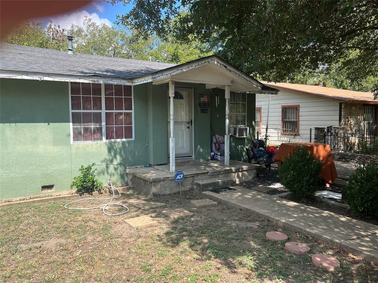 1124 Spur St - Photo 1