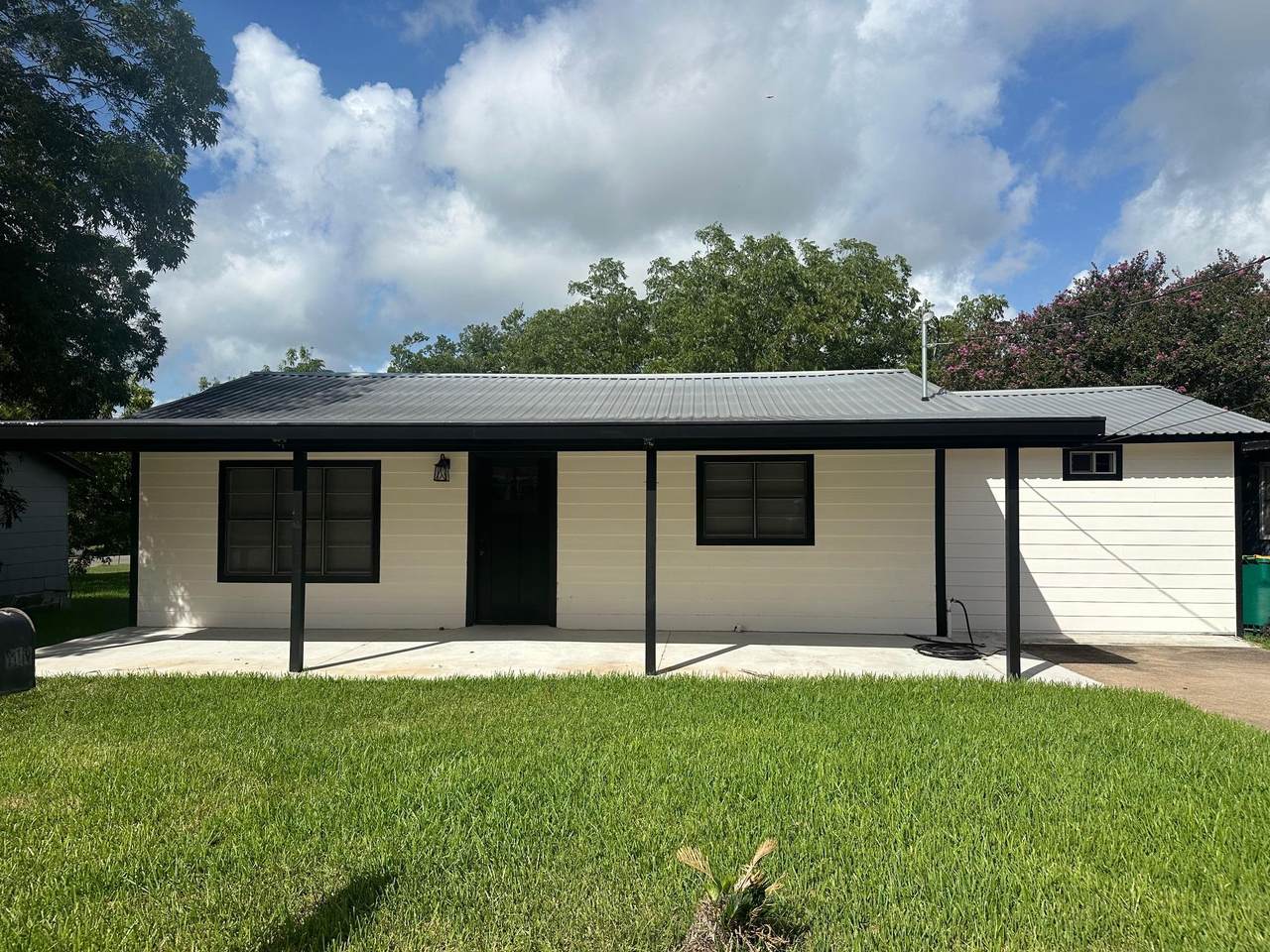 719 Eckel St - Photo 1