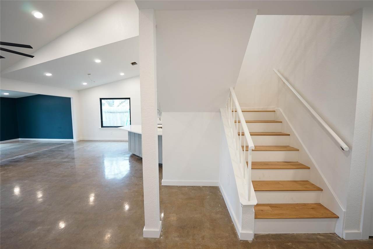 8006 Tiffany Dr - Photo 1