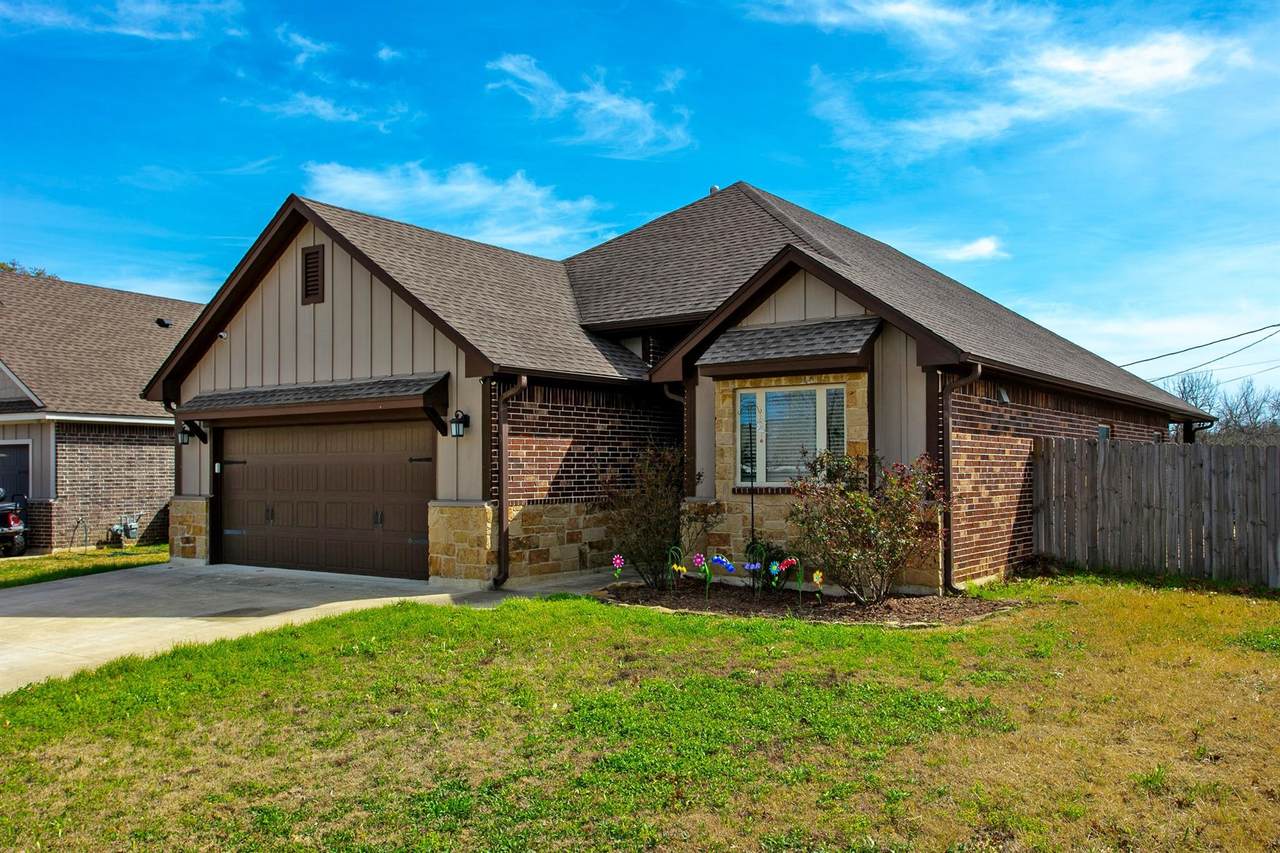 511 Sunny St - Photo 1