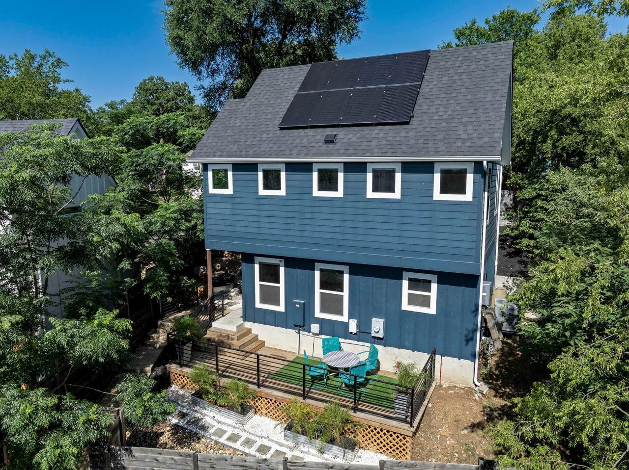 1210 Luna St - Photo 1