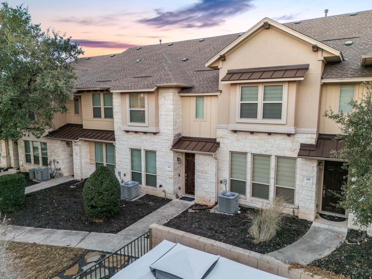 13800 Lyndhurst St - Photo 1