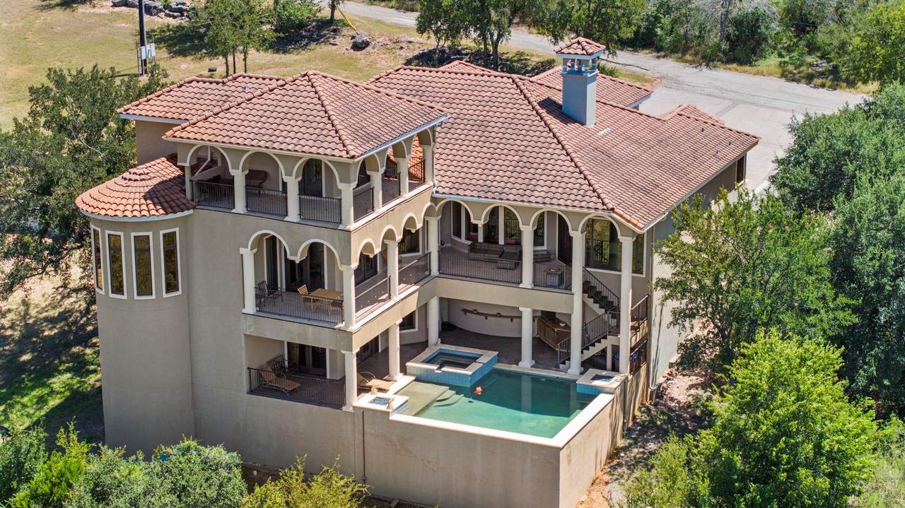 301 Circle Dr - Photo 1