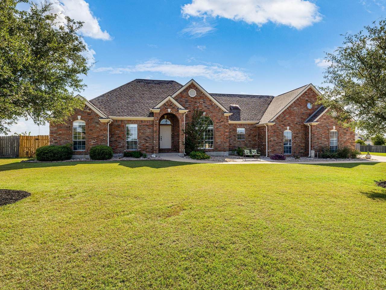 155 Comanche Cir - Photo 1