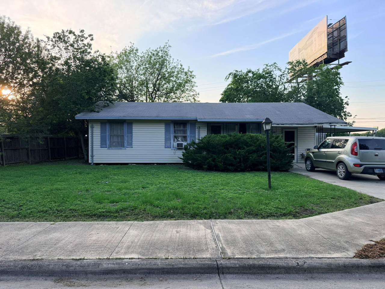 512 Patricia Dr - Photo 1