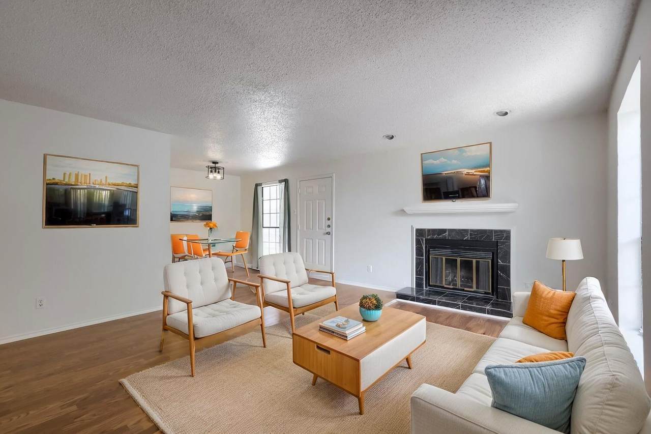 2401 Leon St - Photo 1