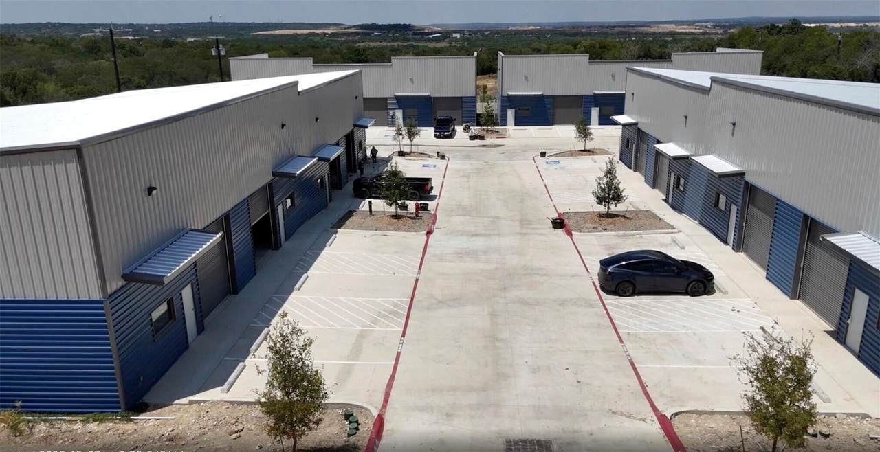 18735 Interstate 35 I-35 - Photo 1