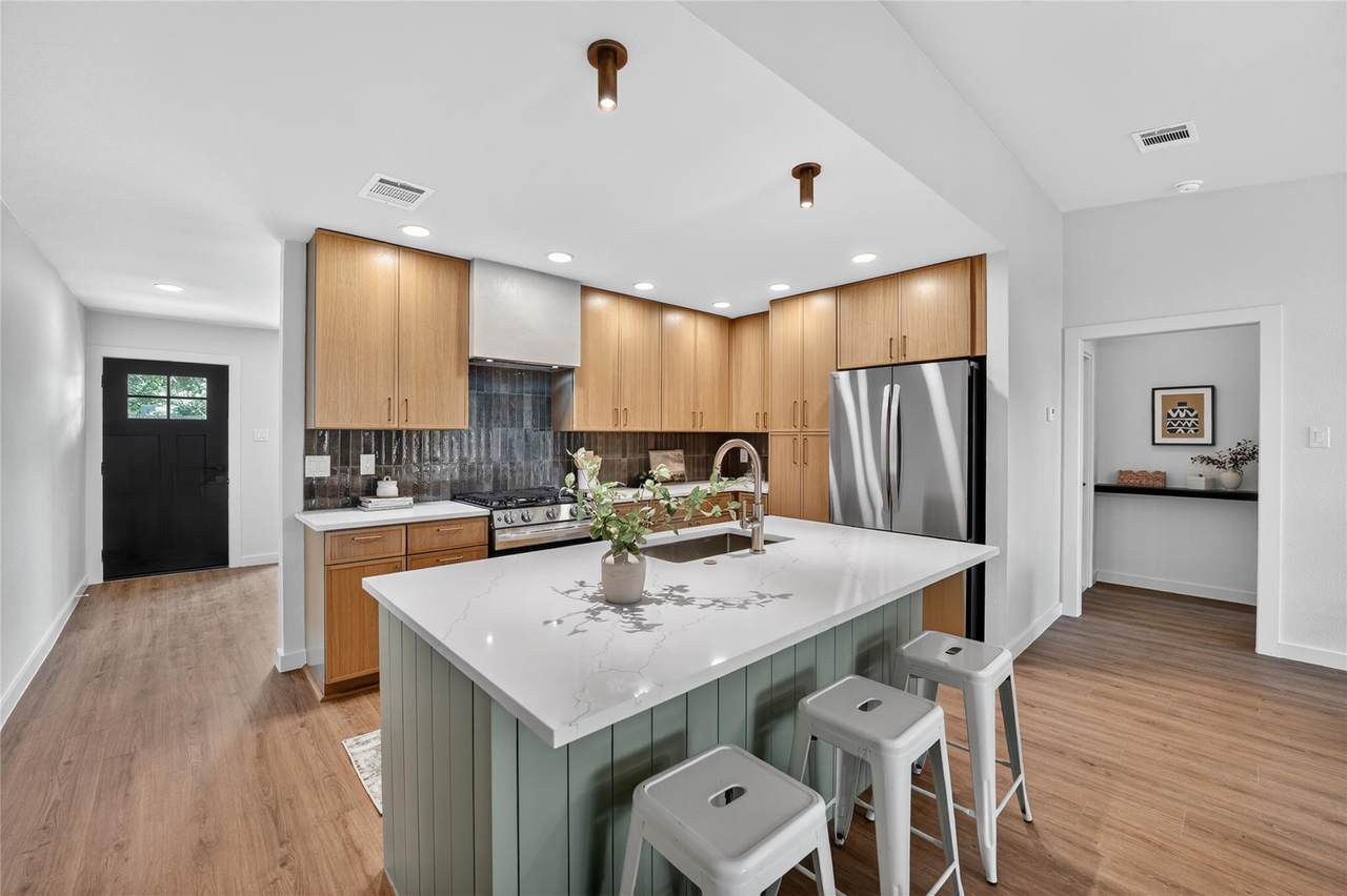 2412 Aldford Dr - Photo 1