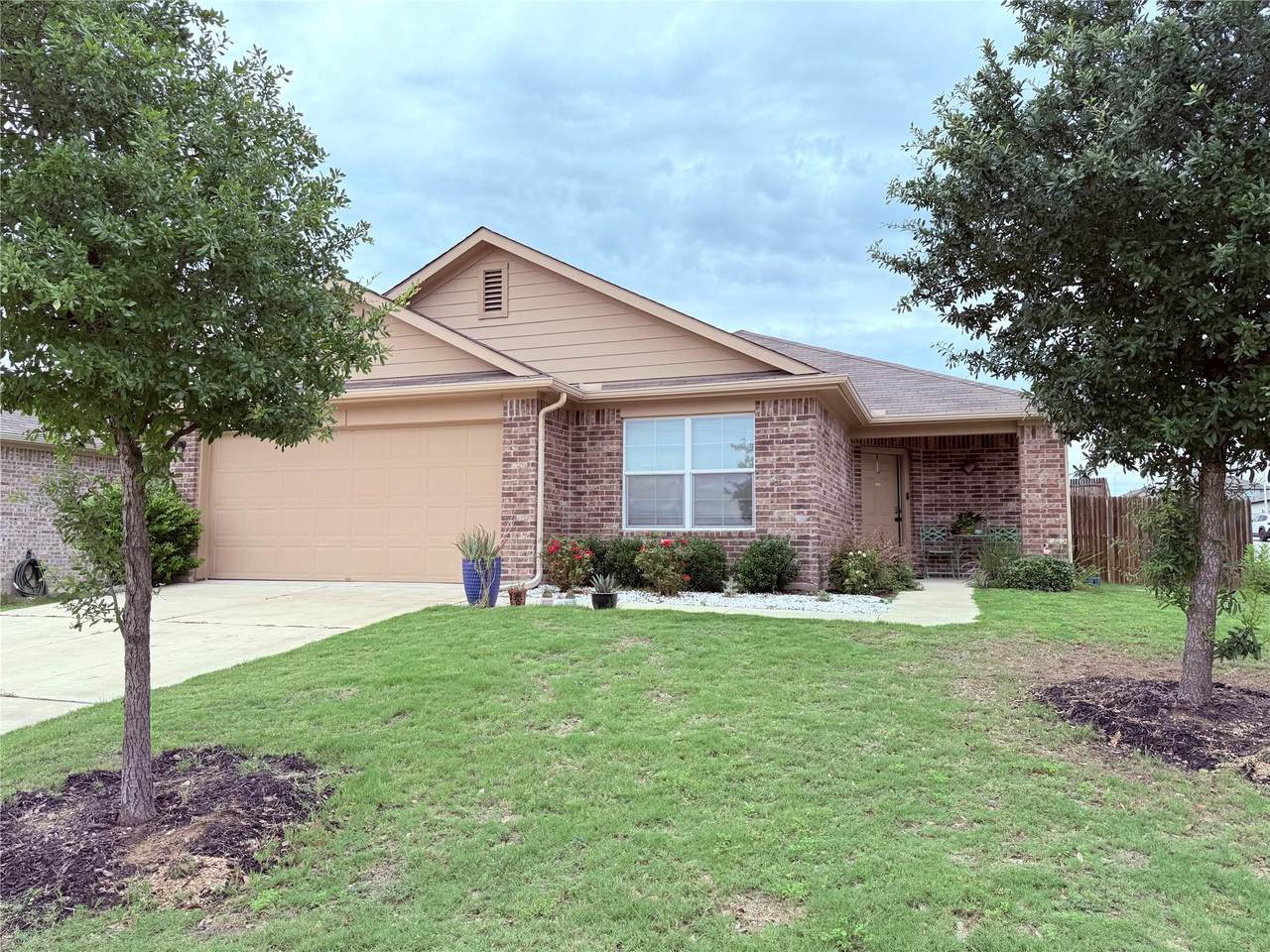 10801 Seguin St - Photo 1