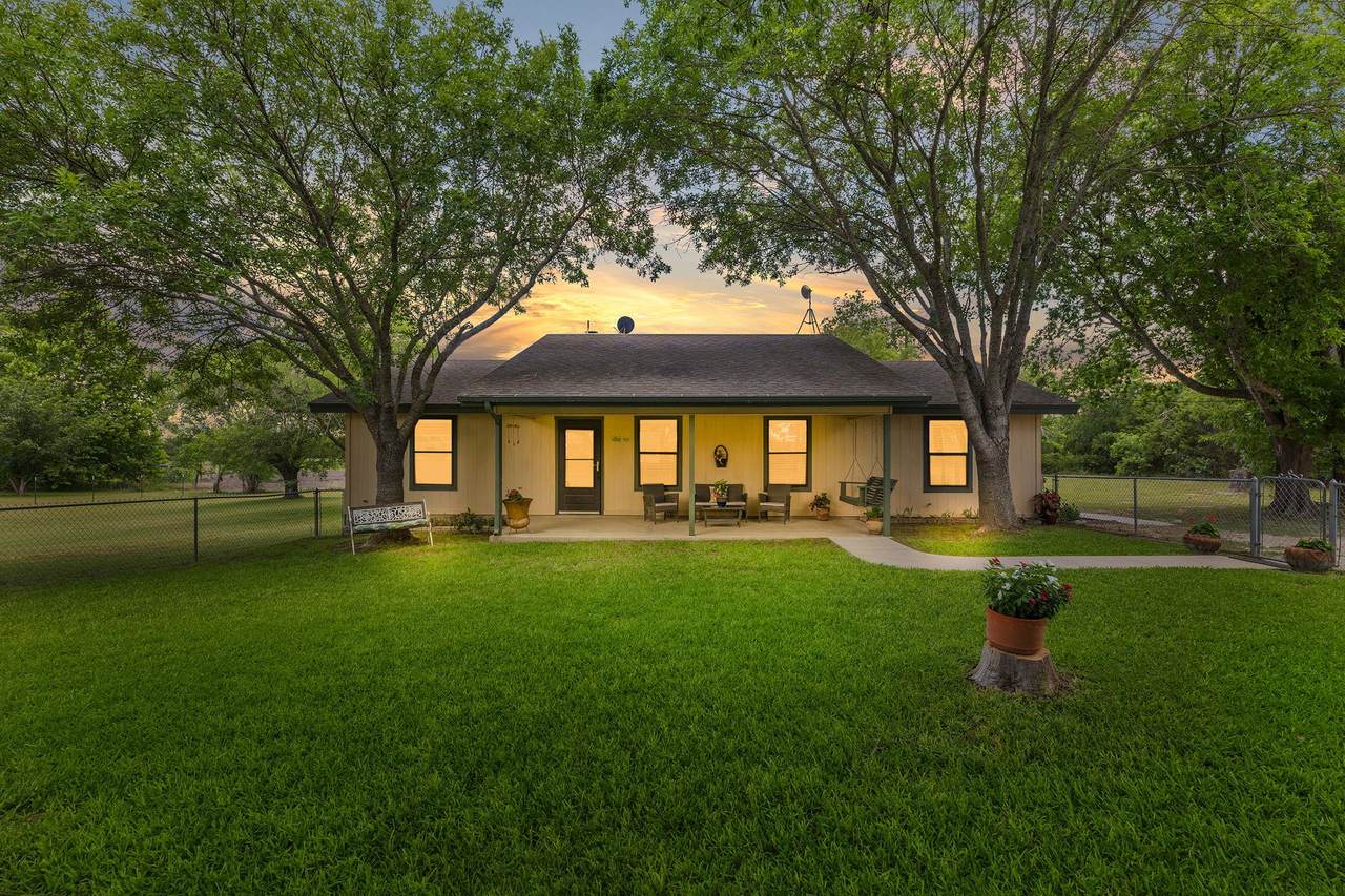 830 Live Oak Trl - Photo 1