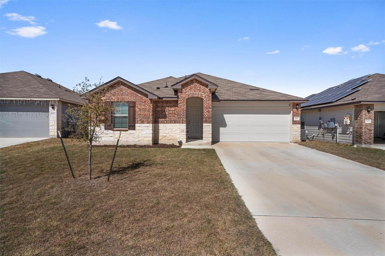 701 Taggart Trl - Photo 1