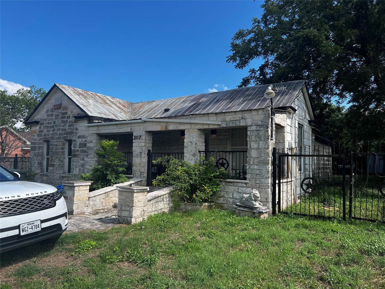 207 Miller St - Photo 1