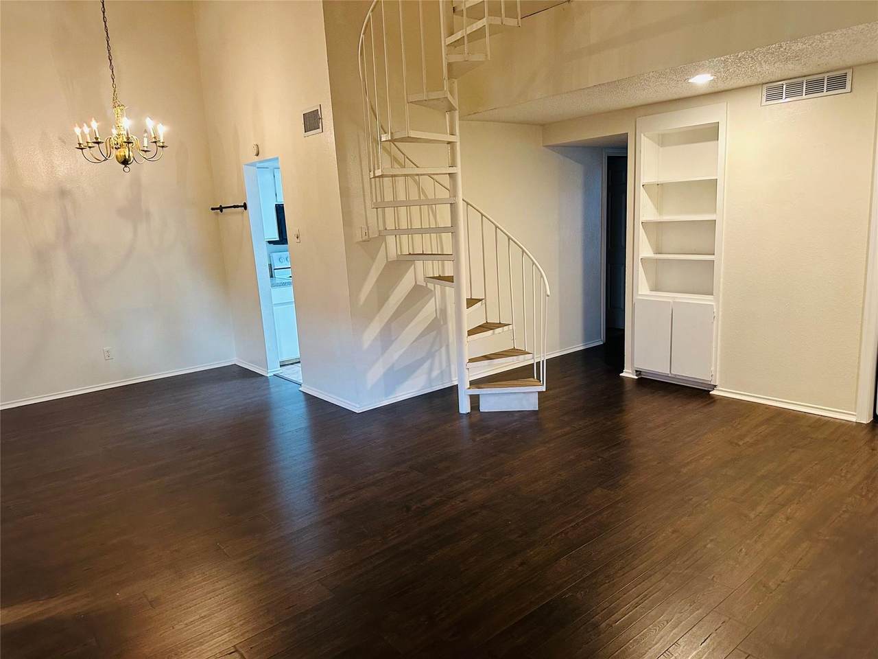 2401 Leon St - Photo 1