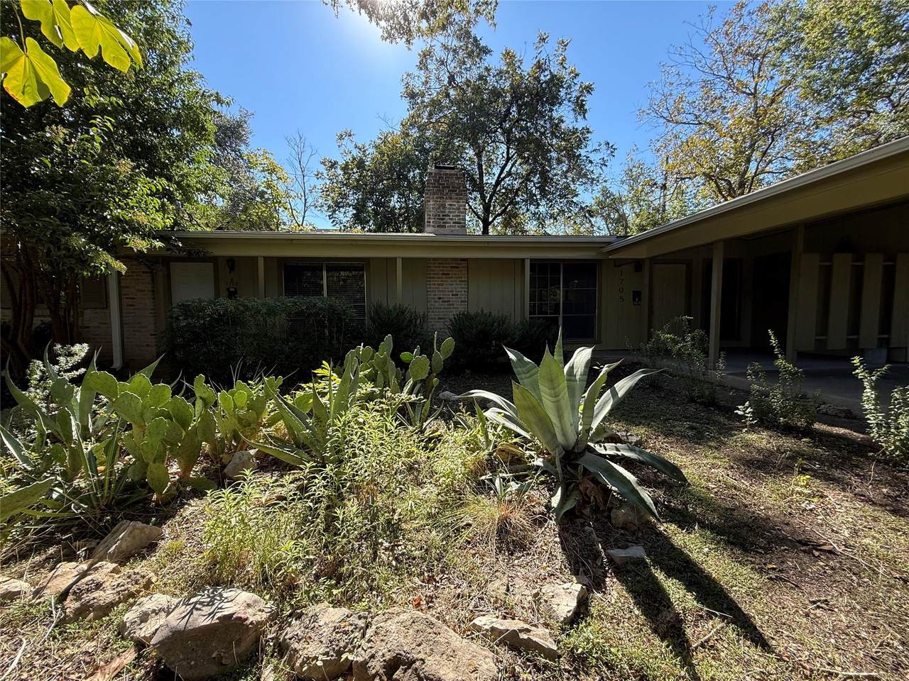 1705 Emilie Ln - Photo 1