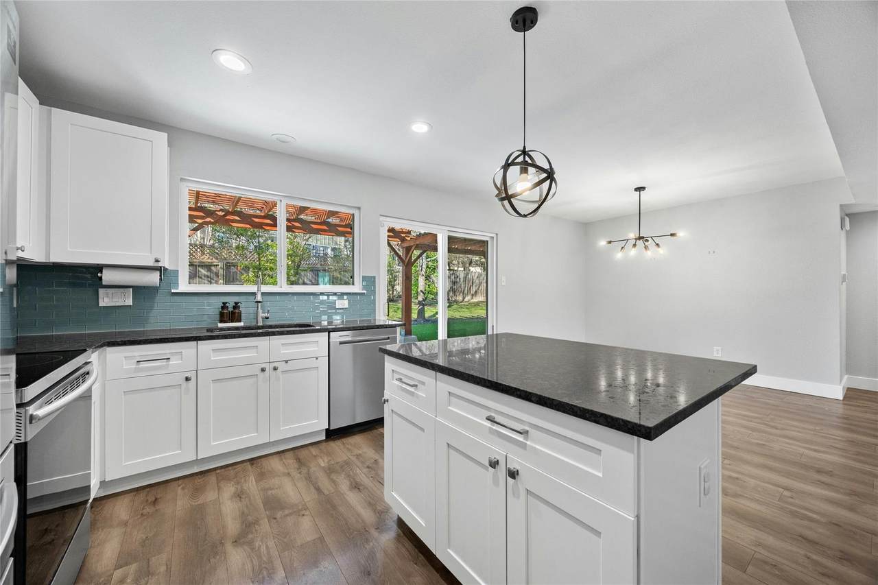 3106 Leaf Cir - Photo 1