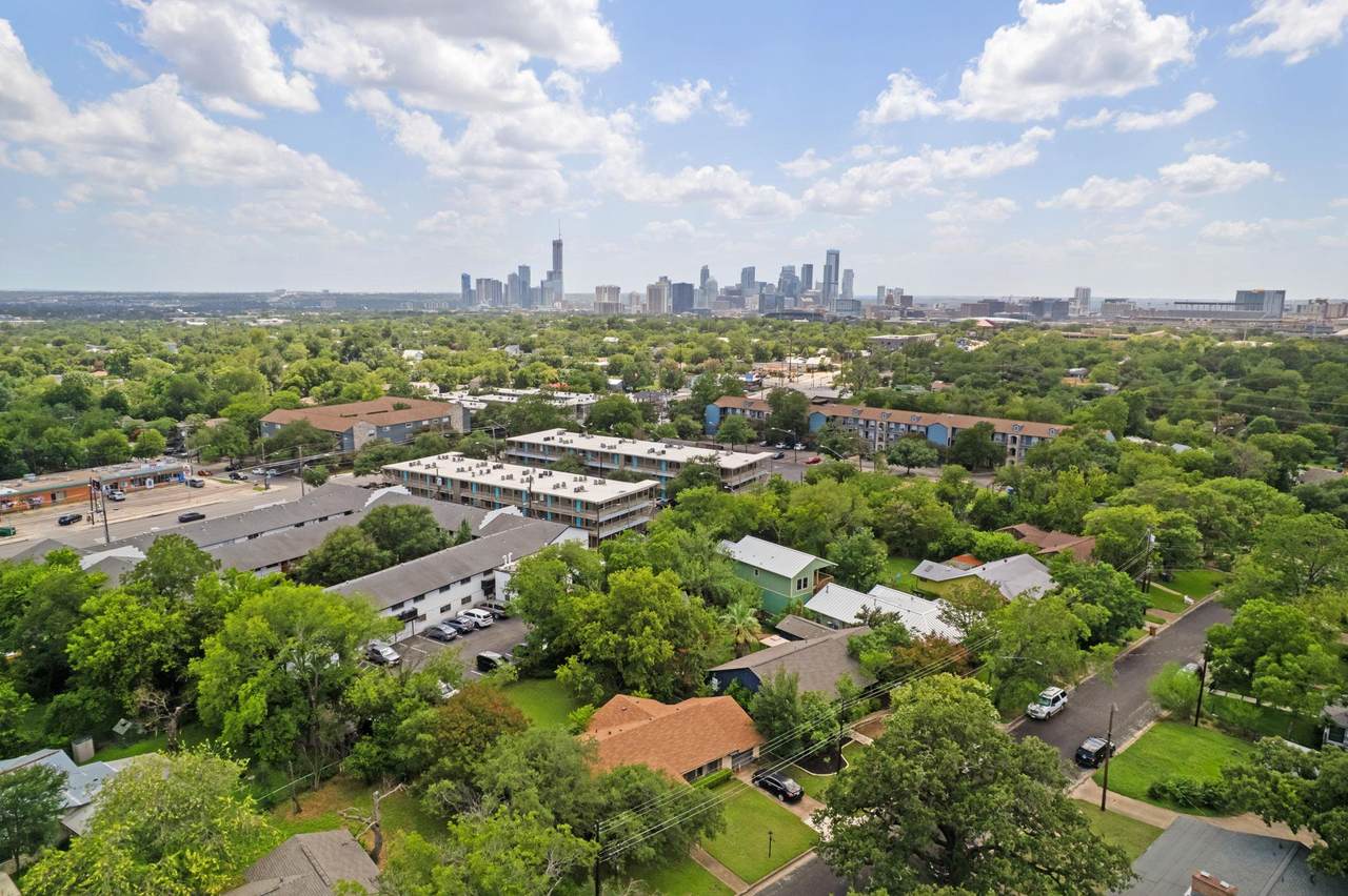 1719 32nd St - Photo 1