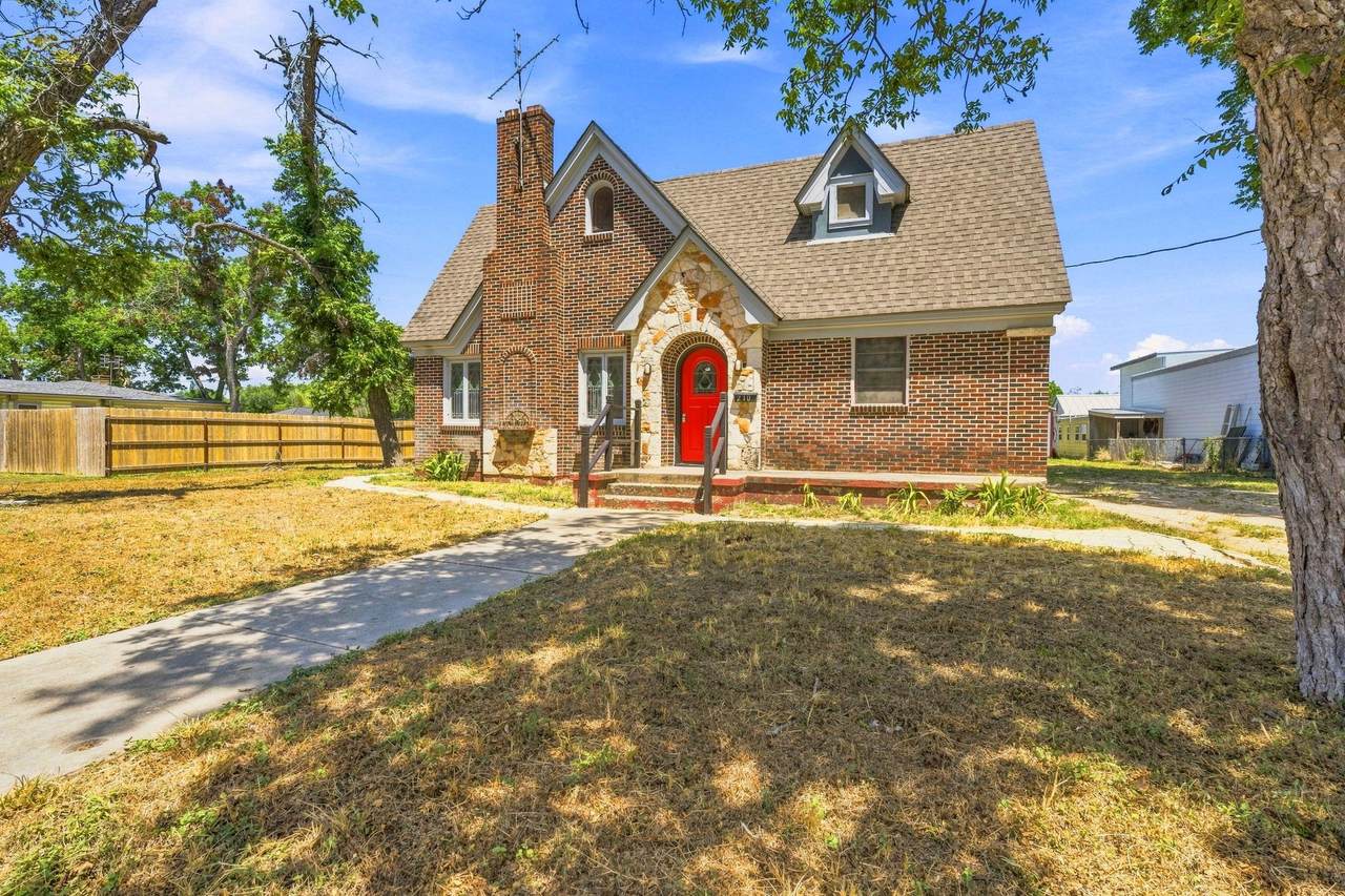 210 Cedar St - Photo 1