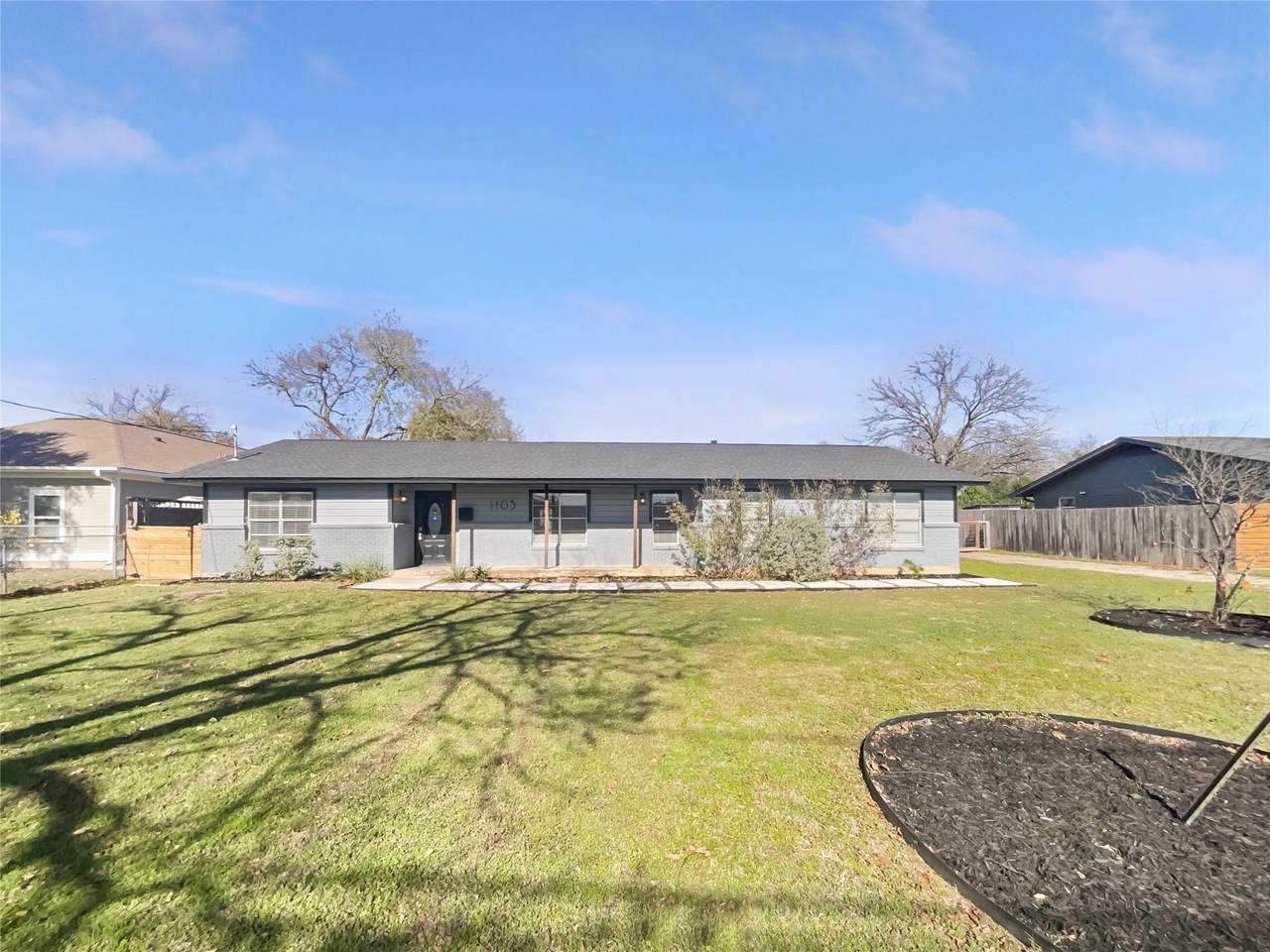 1105 17th St - Photo 1