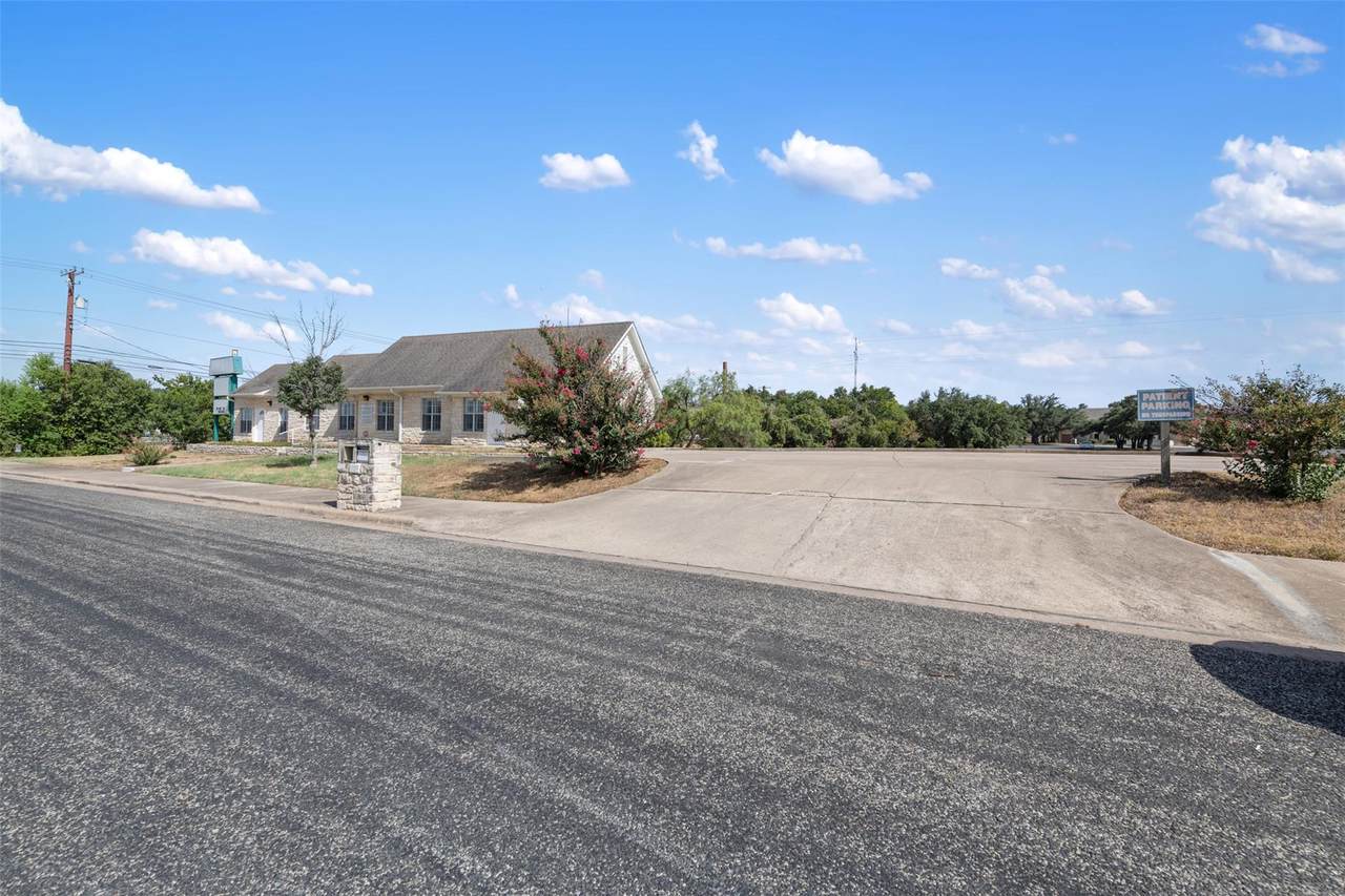 103 Thousand Oaks Blvd - Photo 1