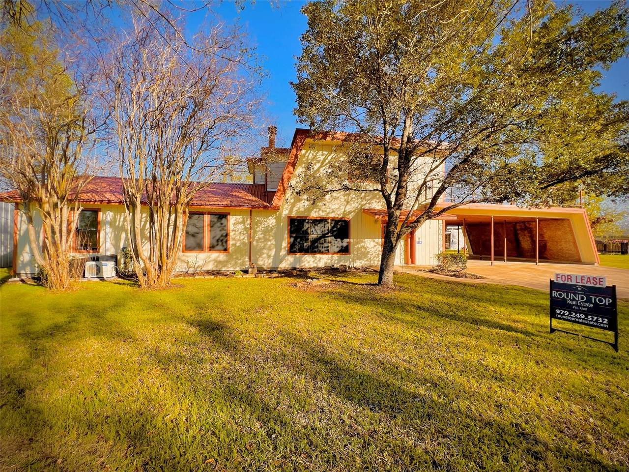 114 Hollaway Ave - Photo 1