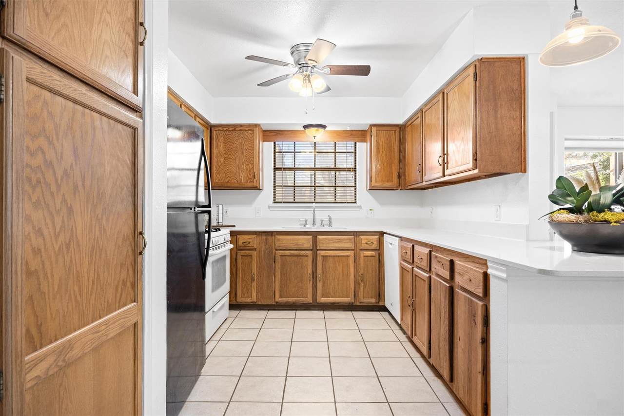 2301 Lawnmont Ave - Photo 1