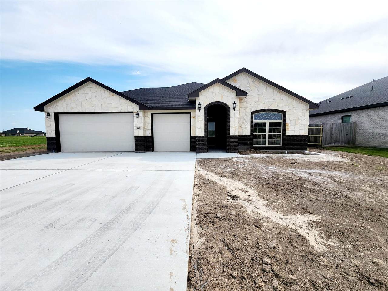 701 Eagle Claw Dr - Photo 1