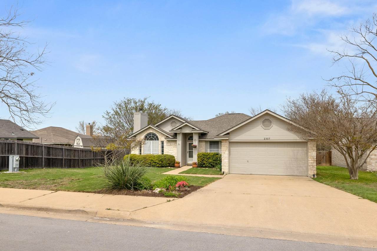 2307 Darnell Dr - Photo 1