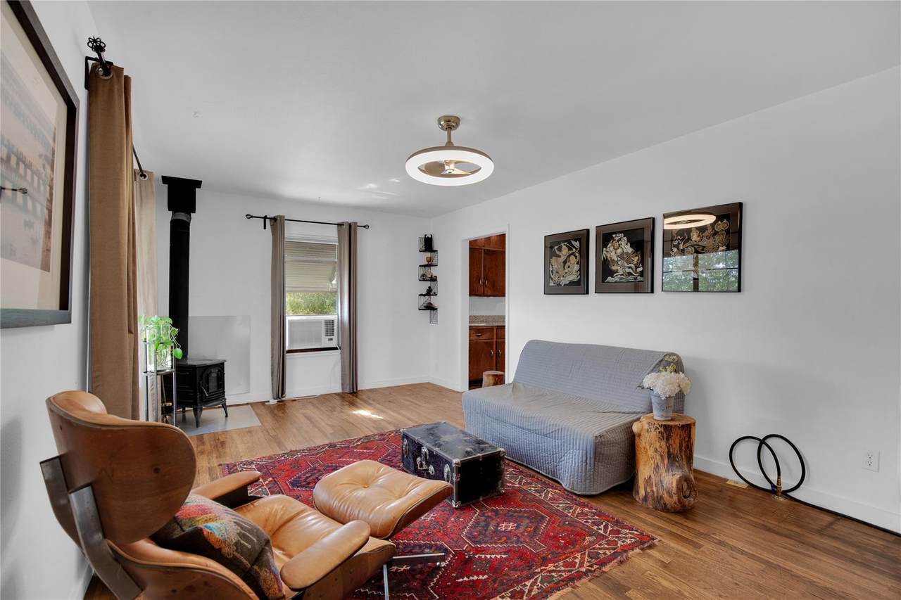 1607 4th St - Photo 1