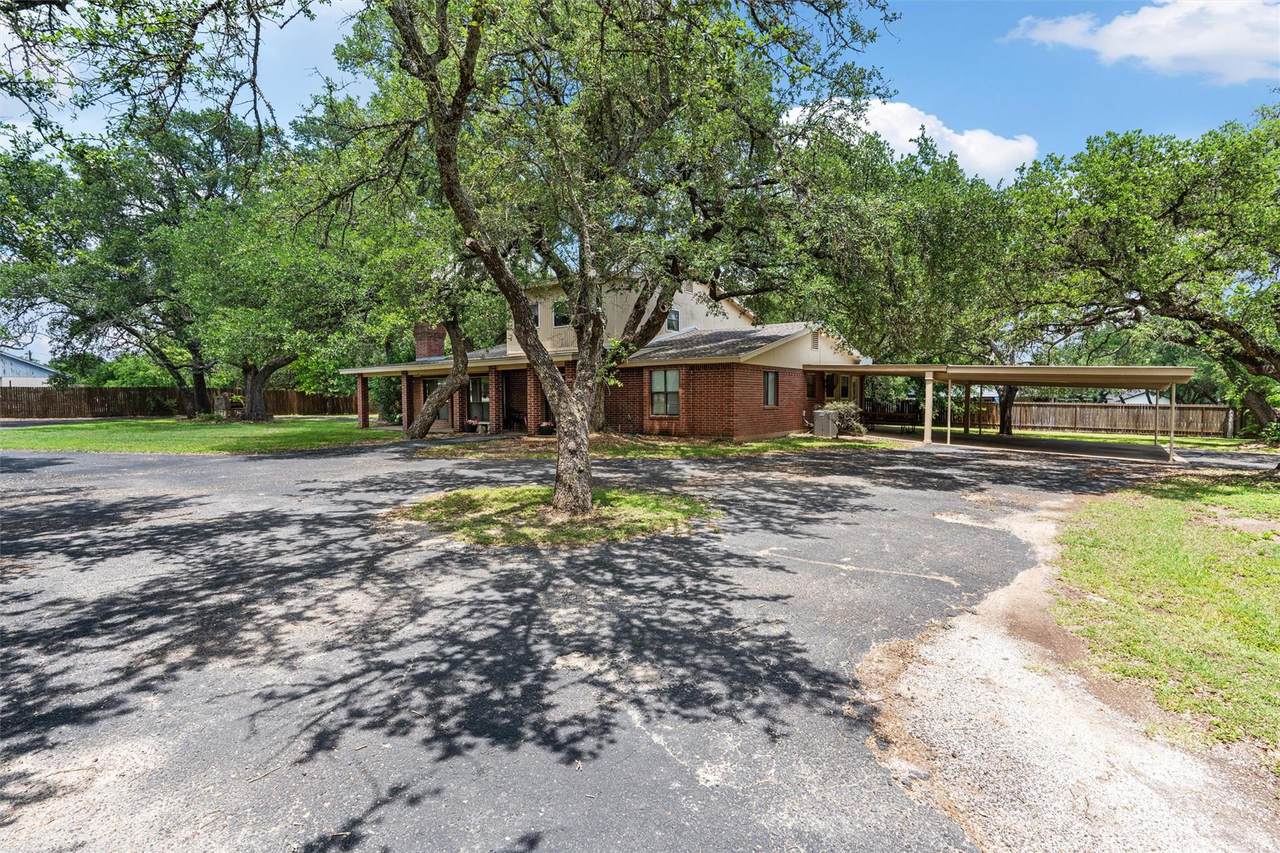 455 Robins Ln - Photo 1