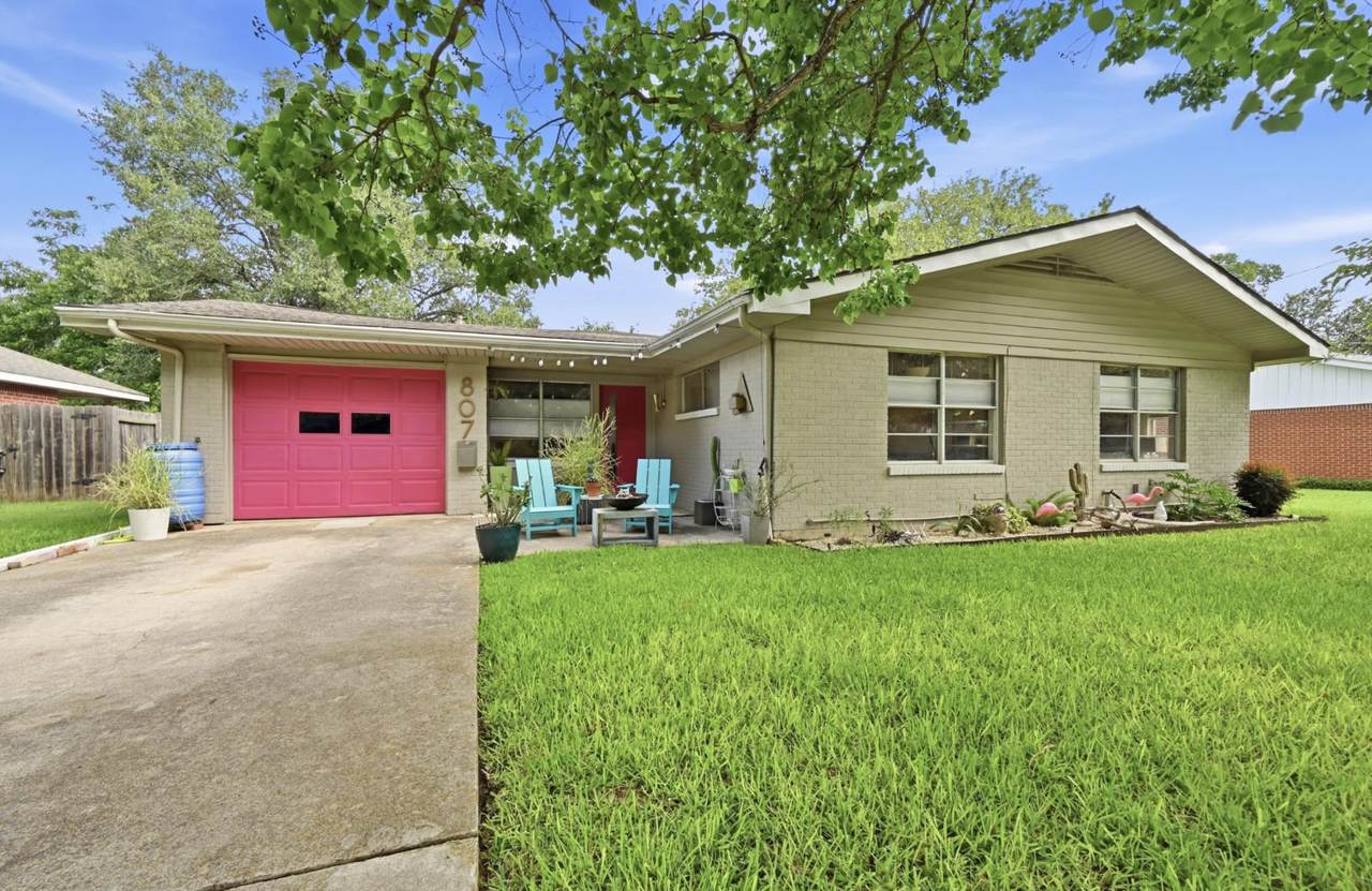 807 Campbell St - Photo 1
