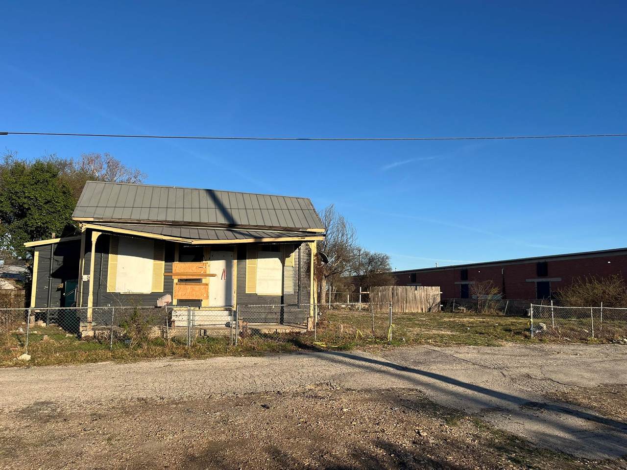 1404 Olive St - Photo 1