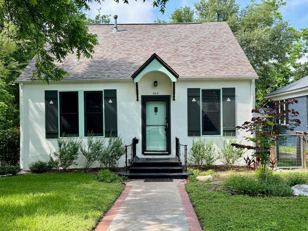 605 Texas Ave - Photo 1