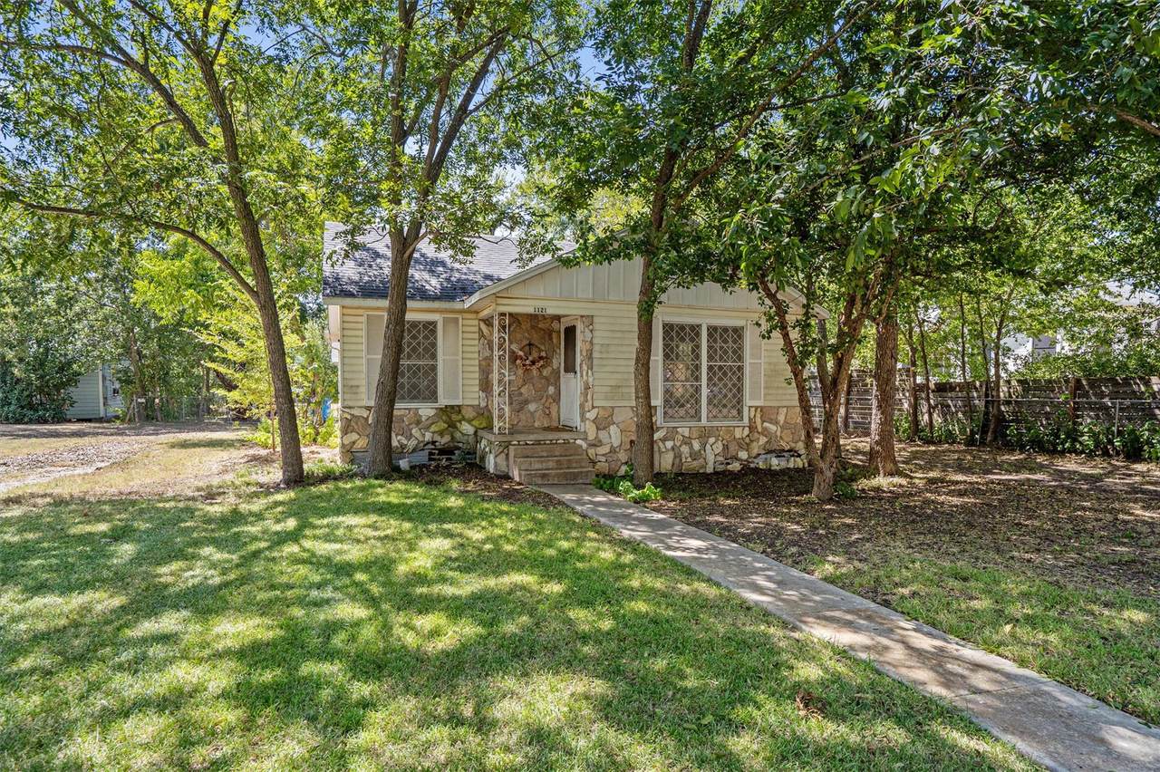 1121 Lexington St - Photo 1