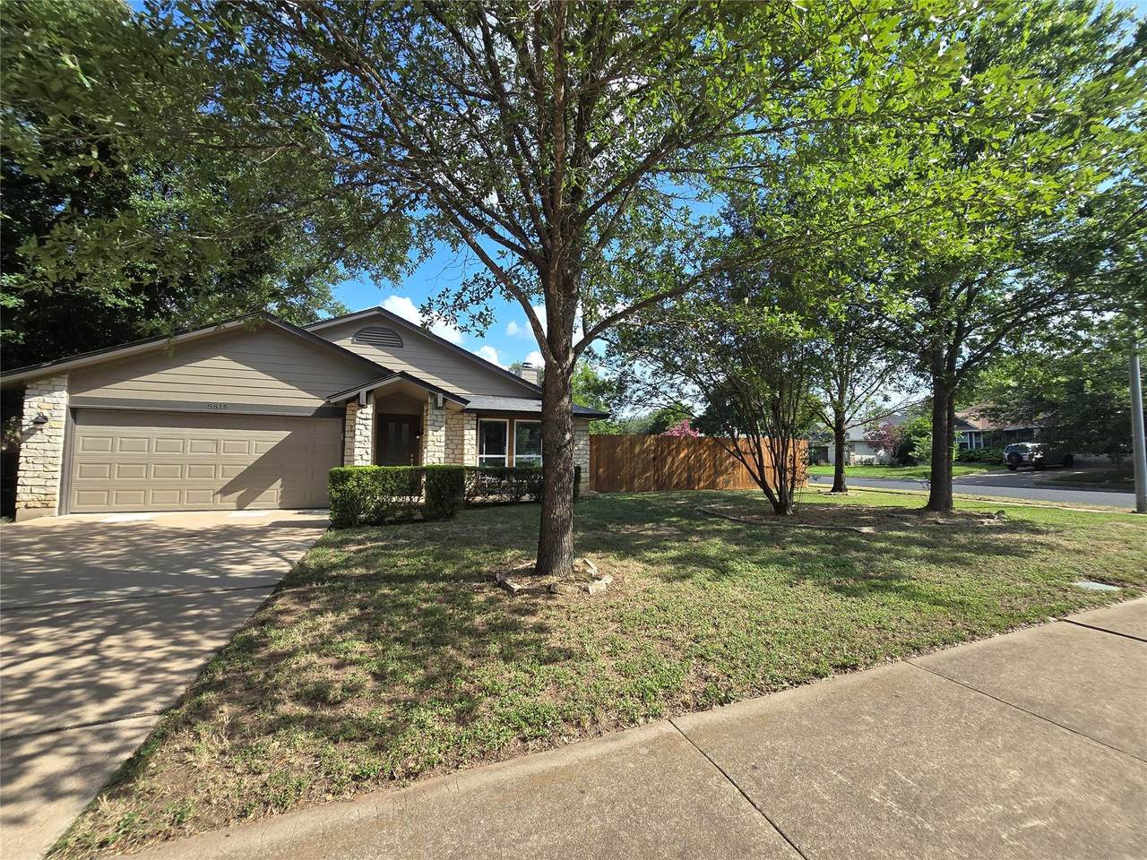 8815 Cainwood Ln - Photo 1