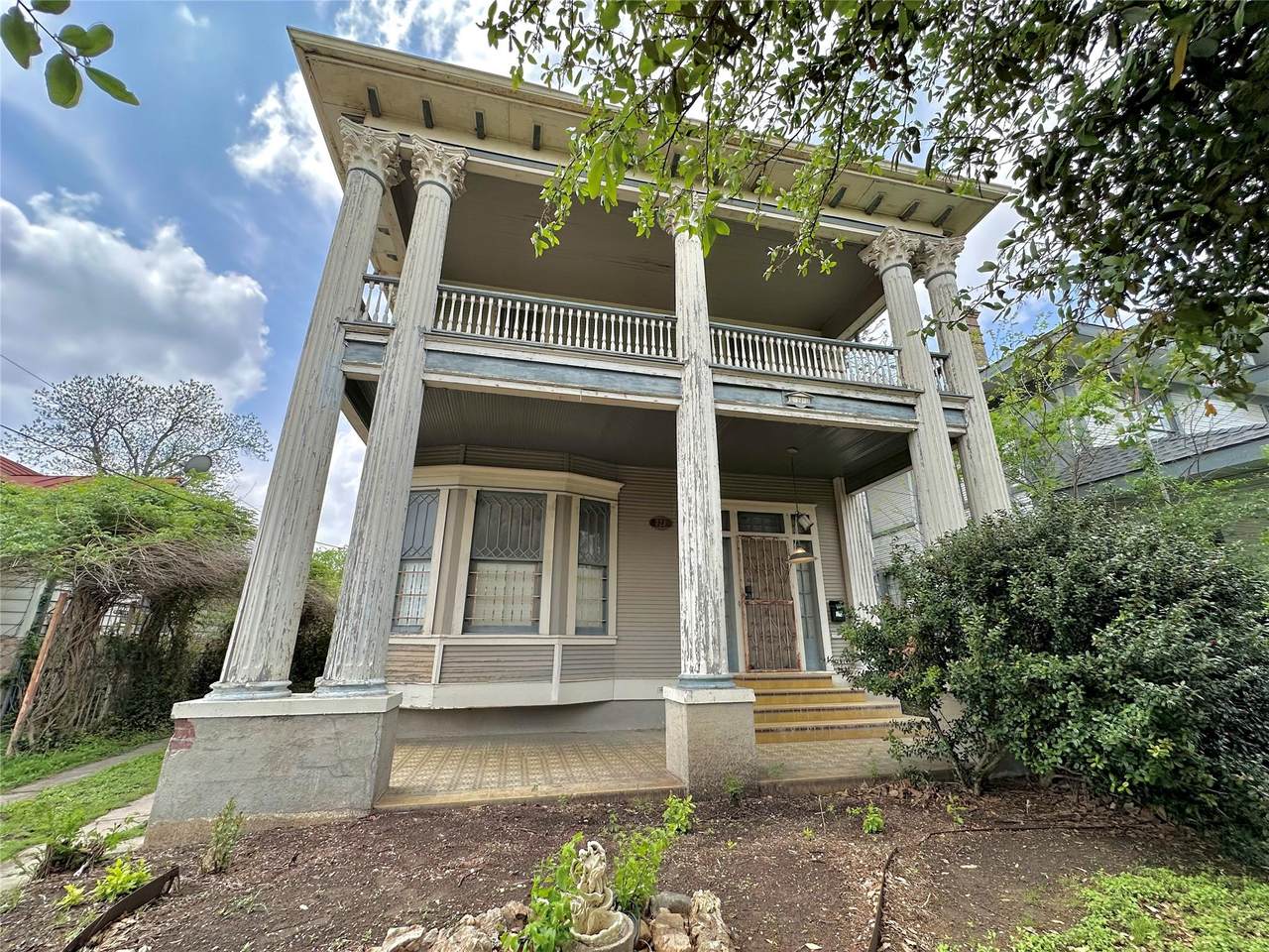727 Pine St - Photo 1