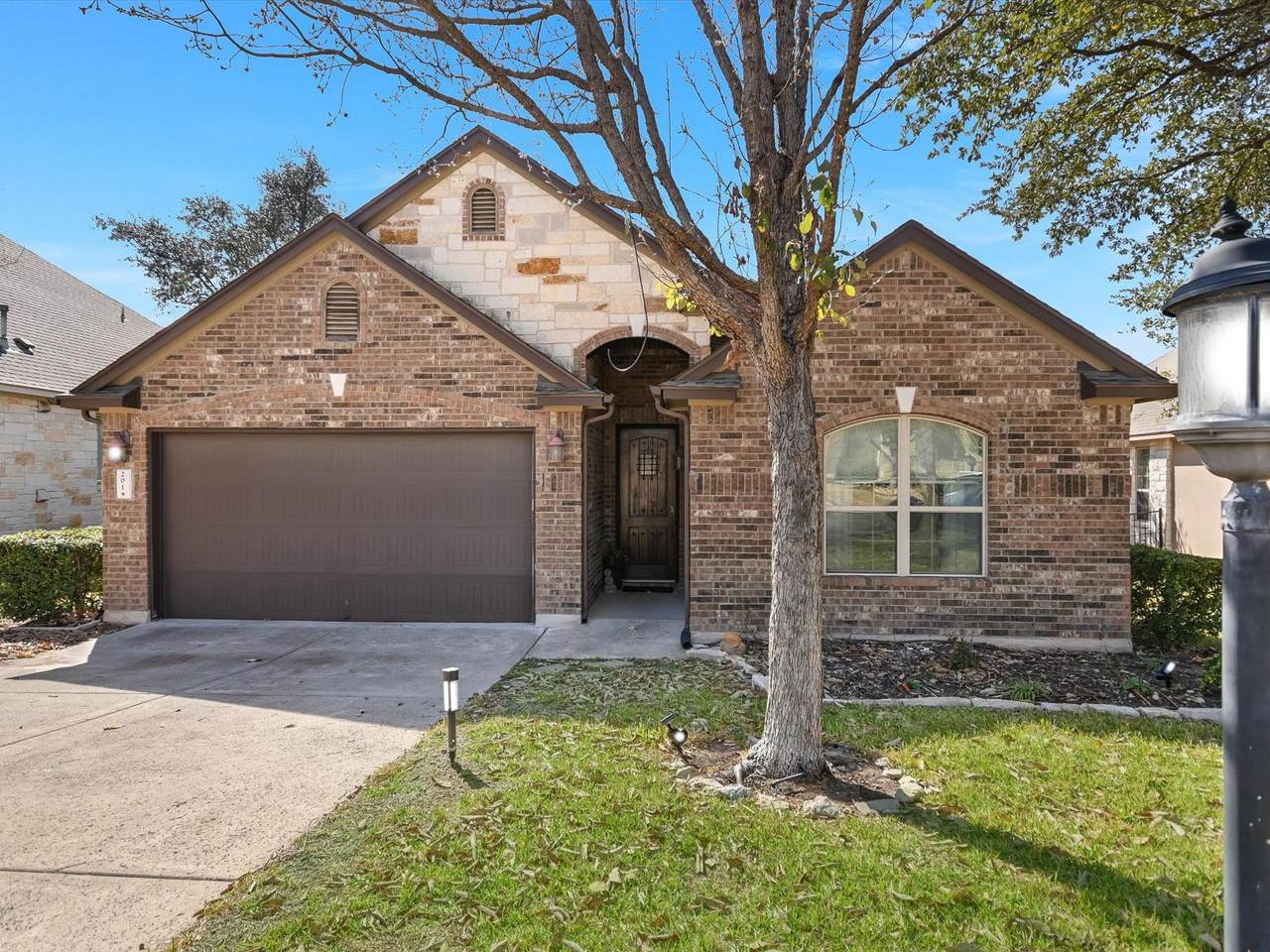 201 Bellagio Dr - Photo 1
