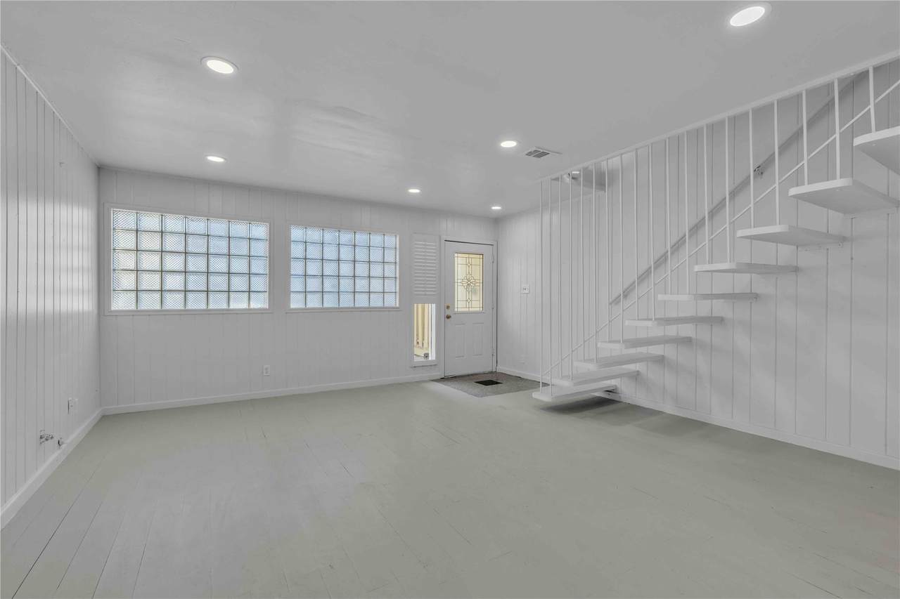 5210 Woodrow Ave - Photo 1