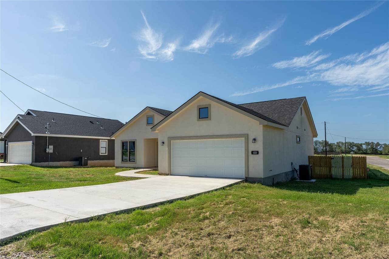 105 Sweet Clover Way - Photo 1