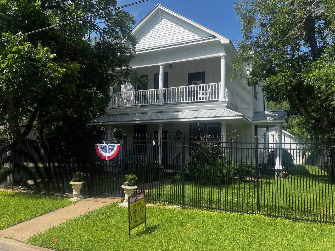 504 South Franklin - Photo 1