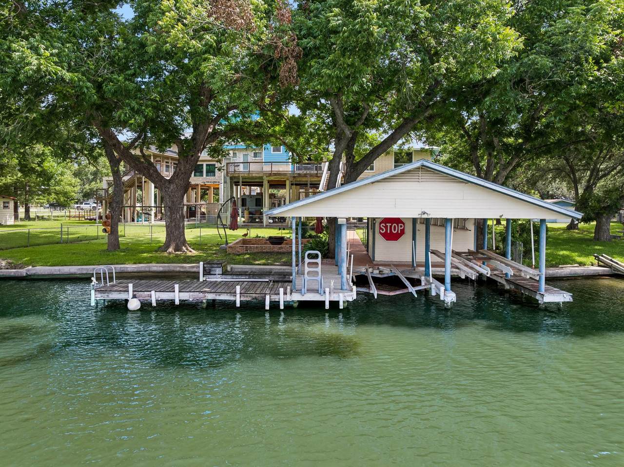 160 Lakeside Dr - Photo 1